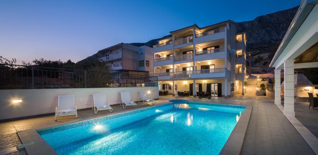 Beachfront Apartments Lara Омиш Экстерьер фото