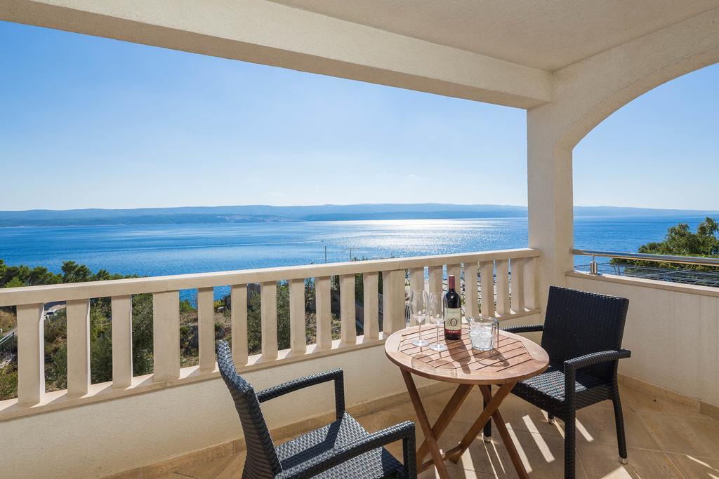 Beachfront Apartments Lara Омиш Экстерьер фото