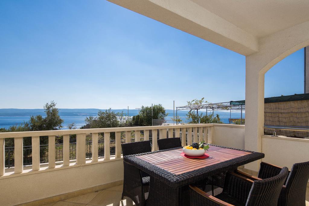 Beachfront Apartments Lara Омиш Экстерьер фото