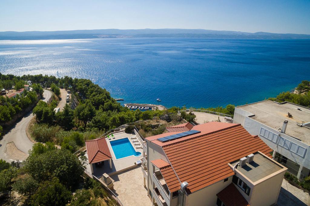 Beachfront Apartments Lara Омиш Экстерьер фото
