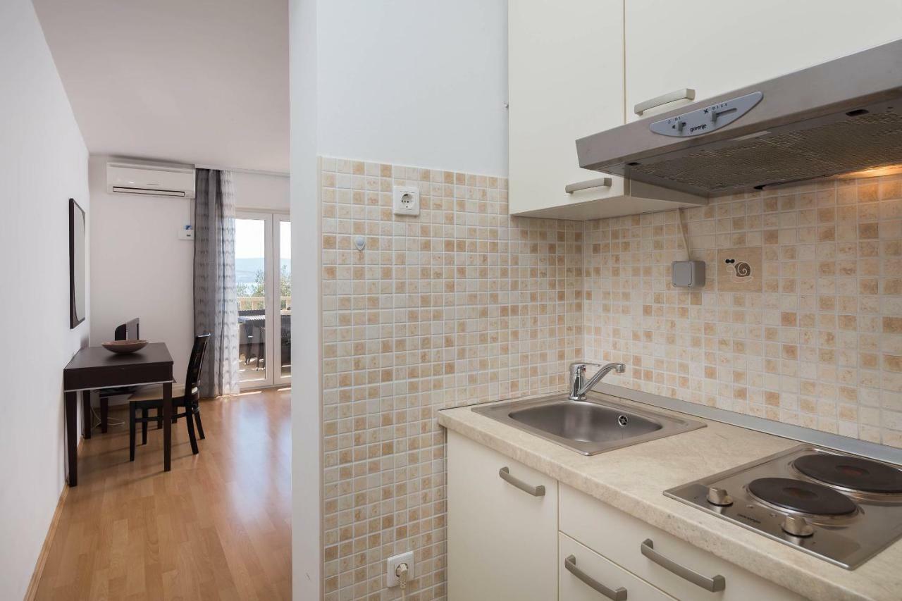 Beachfront Apartments Lara Омиш Номер фото